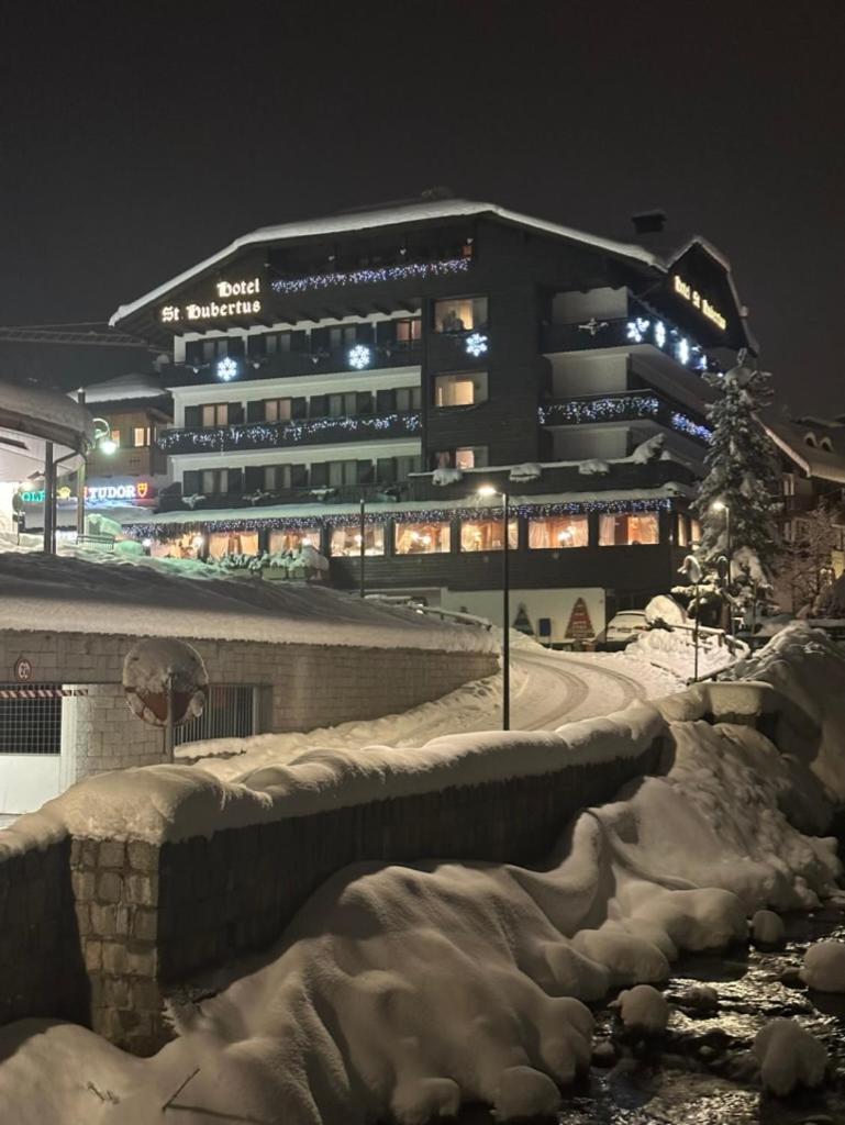 Hotel Garni St. Hubertus Madonna Exterior foto