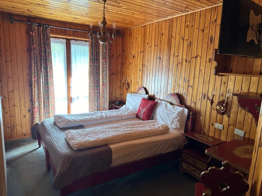 Hotel Garni St. Hubertus Madonna Exterior foto